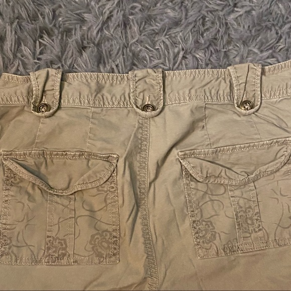 Apt 9 Tan/Camel green cargo capri - Picture 5 of 11